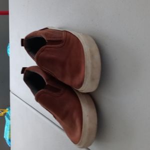 Brown Old Navy shoes Size 6 toddler boys